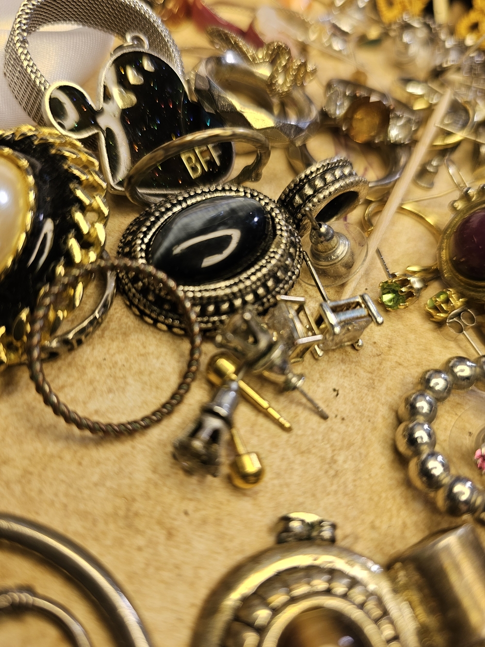 Vintage Sellers Crafters Bundle Jewelry Earrings Necklaces Rando - Picture 10 of 17